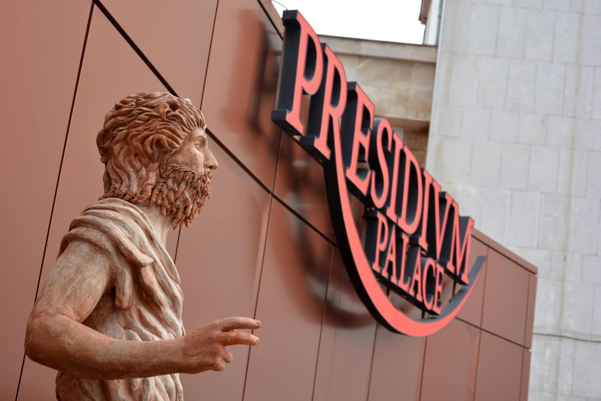 Hotel Presidivm Palace لوفتش المظهر الخارجي الصورة